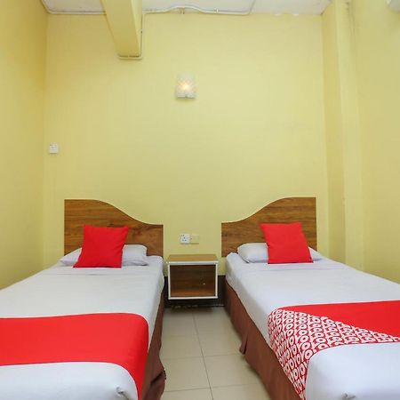 Oyo 90162 Aj Hotel Kuala Berang Экстерьер фото