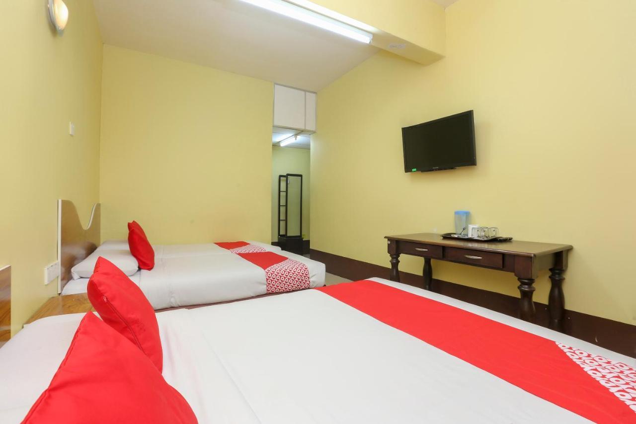 Oyo 90162 Aj Hotel Kuala Berang Экстерьер фото