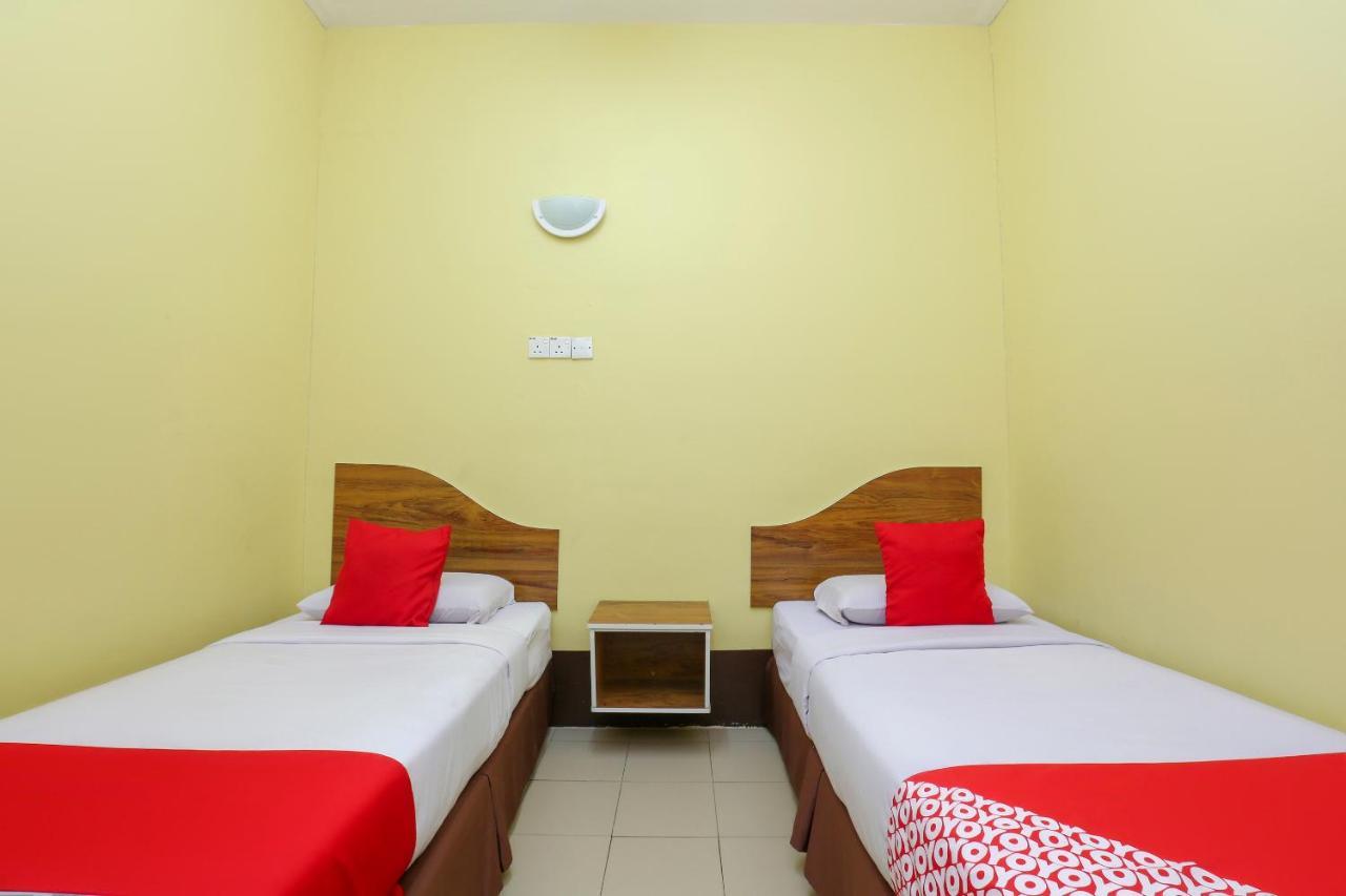 Oyo 90162 Aj Hotel Kuala Berang Экстерьер фото