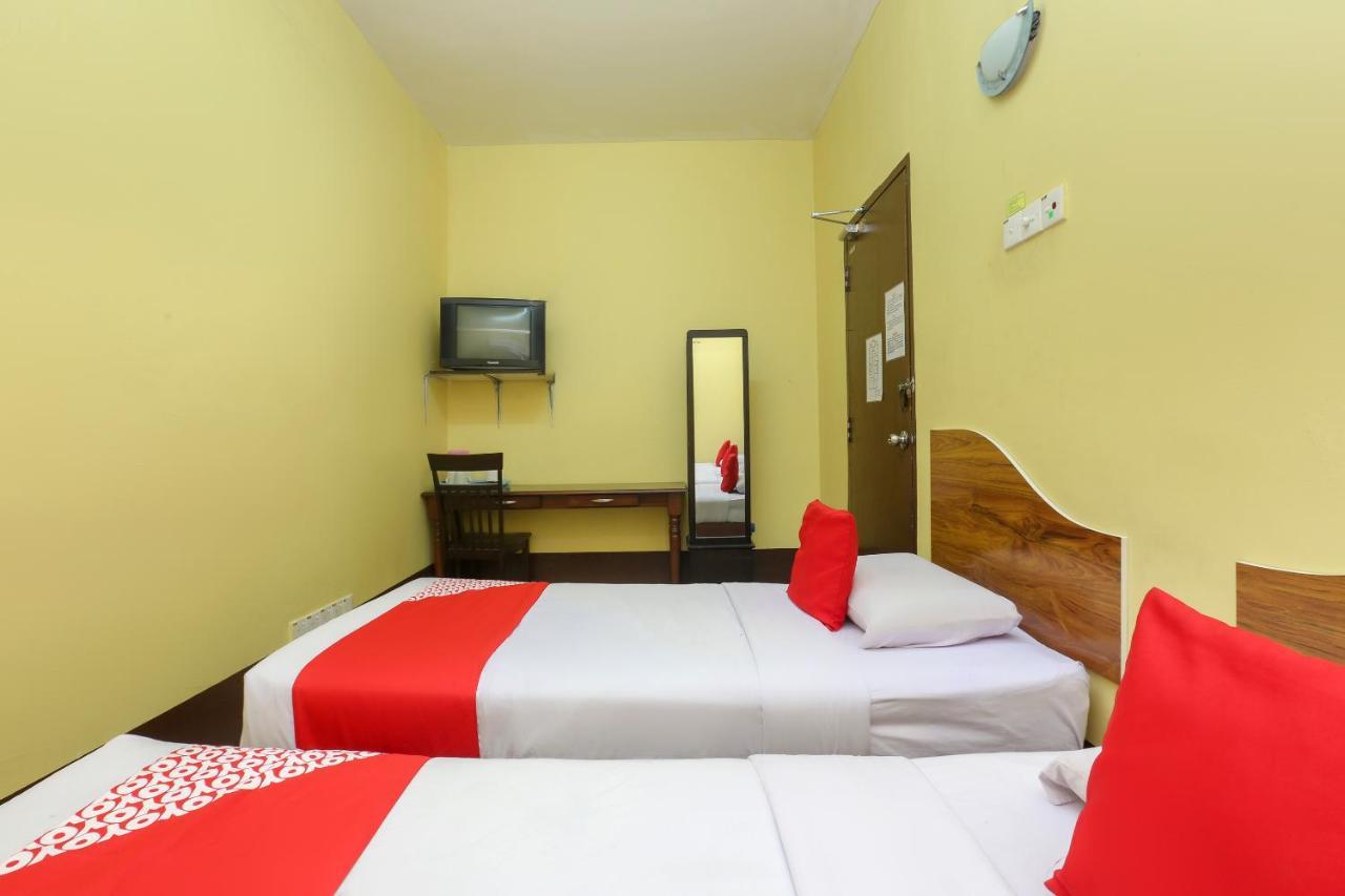 Oyo 90162 Aj Hotel Kuala Berang Экстерьер фото