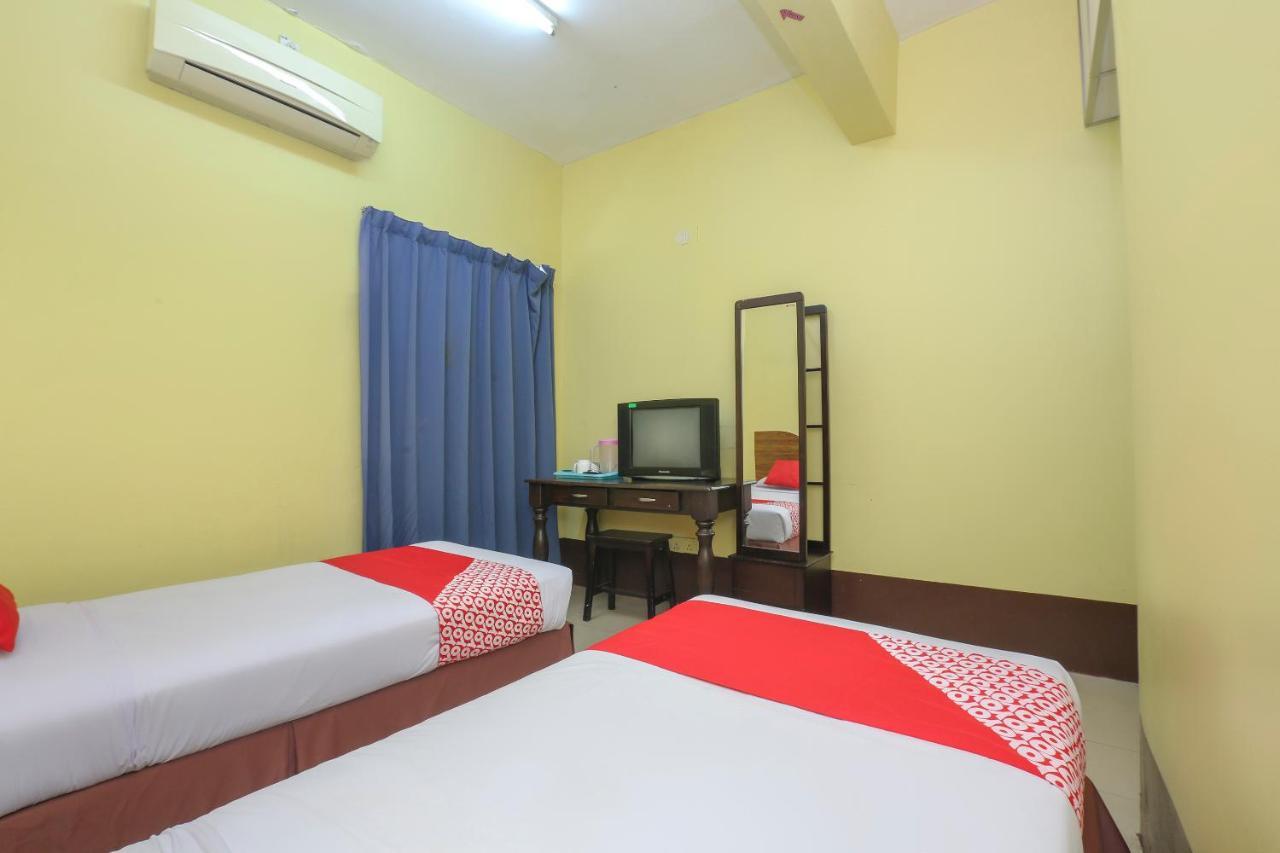 Oyo 90162 Aj Hotel Kuala Berang Экстерьер фото